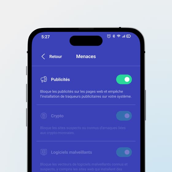Une image de l’écran Menaces de Control Tower montrant que Publicités, Crypto et Logiciels malveillants sont actifs.