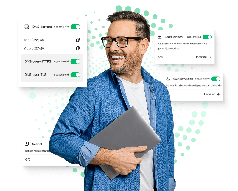 Een man glimlacht en kijkt over zijn schouder. Hij wordt omringd door pop-upvensters die aangeven dat DNS-servers, Bedreigingen, Gezinsbeveiliging en Sociale bescherming zijn ingeschakeld.