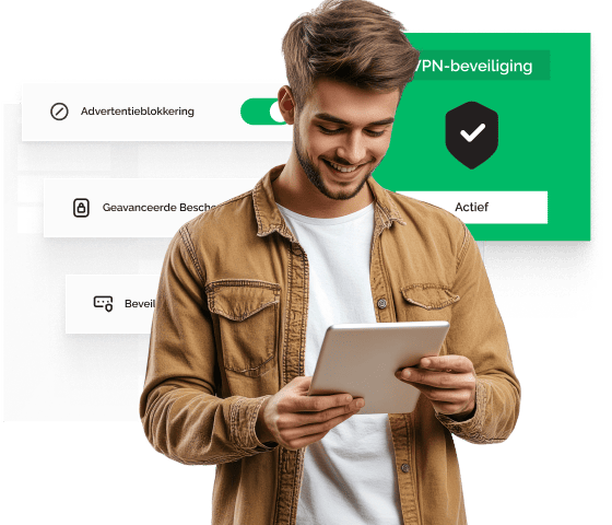 Een man met een beige shirt glimlacht naar zijn tablet. Achter hem verschijnen verschillende pop-ups, waaronder één die aangeeft dat VPN-beveiliging actief is, naast adblocker, geavanceerde bescherming en algemene beveiliging.